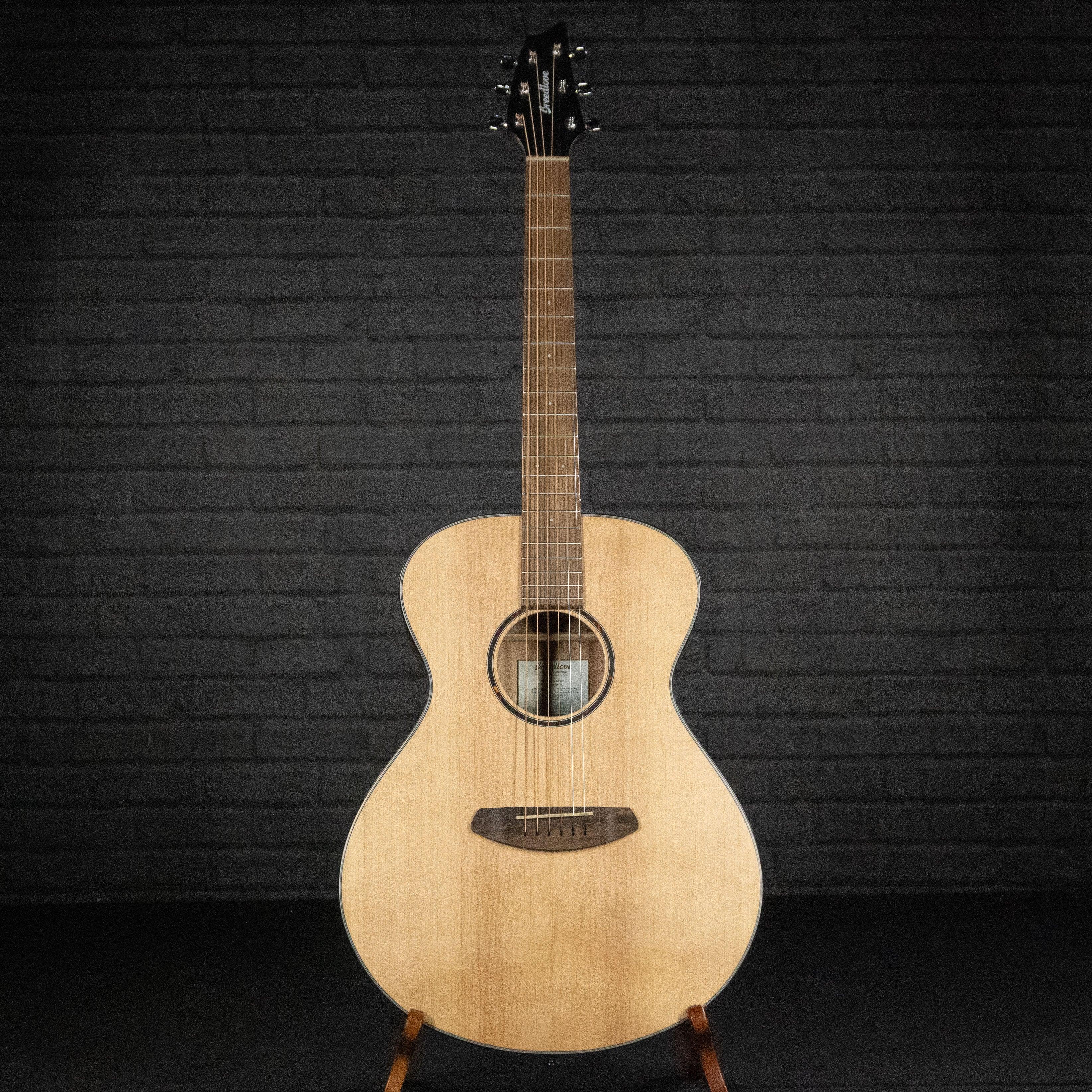 Breedlove Discovery S Concert (Sitka Spruce - African Mahogany) - Impulse Music Co.