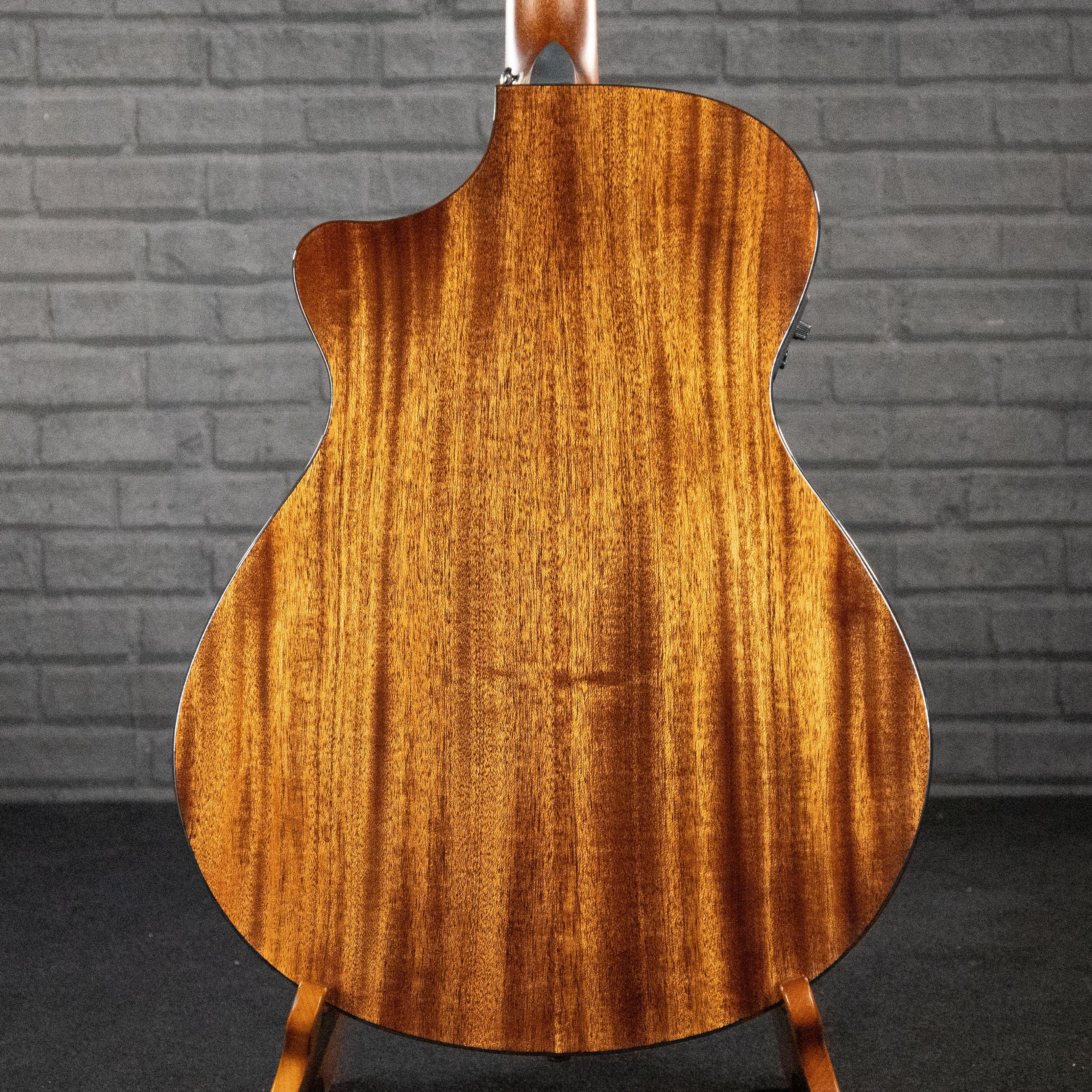 Breedlove Discovery S Concerto Edgeburst CE (European-African Mahogany) - Impulse Music Co.
