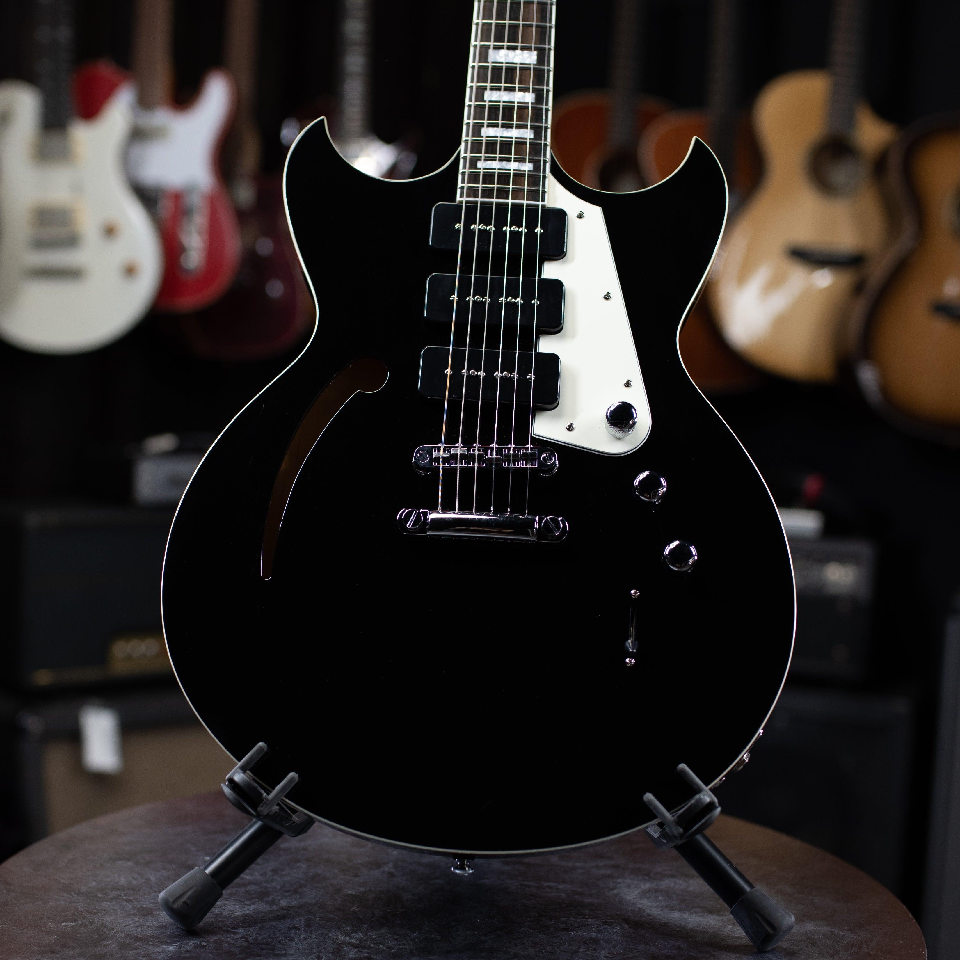 Reverend Manta Ray 390 (Midnight Black) - Impulse Music Co.