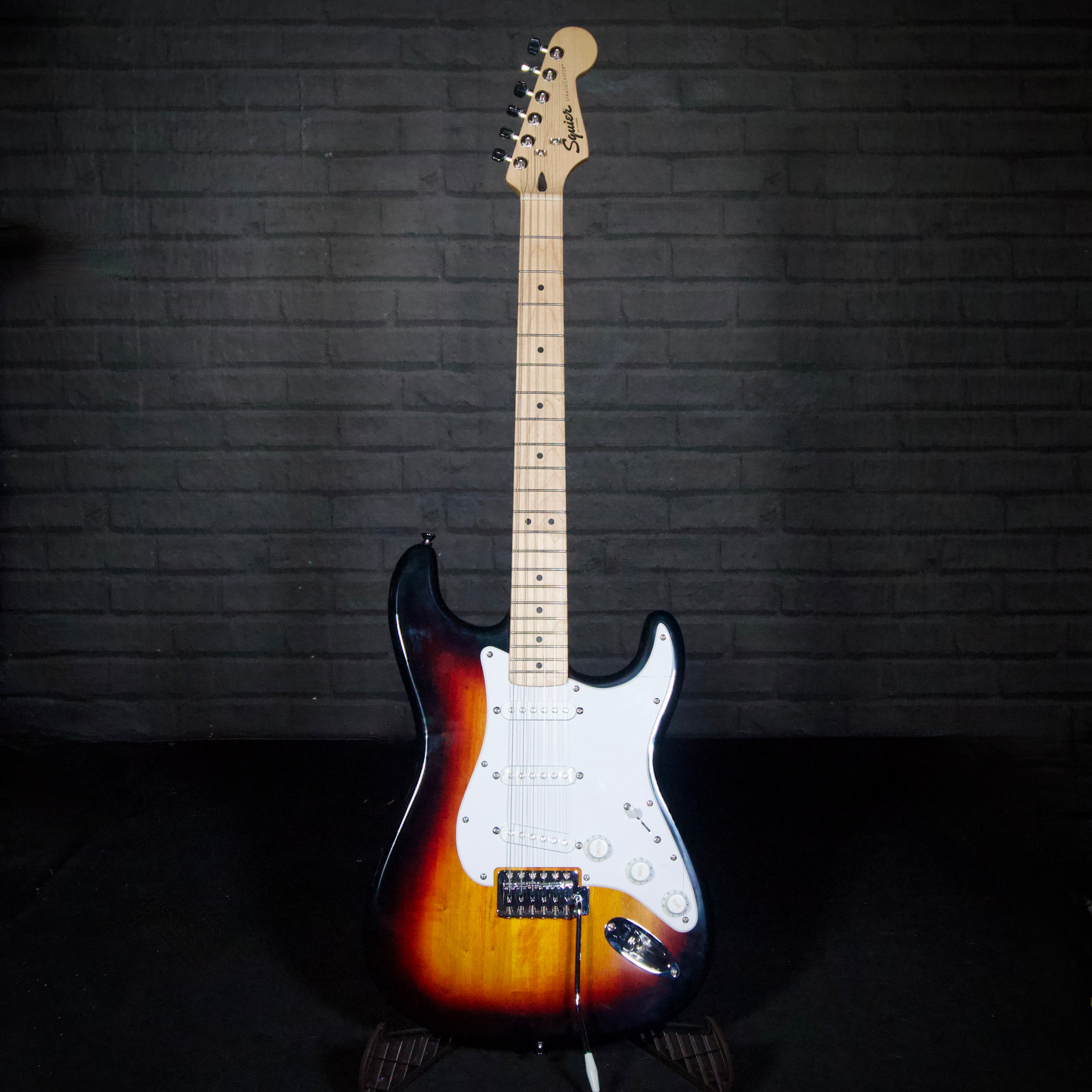 Squier Stratocaster Electric Guitar (Sunburst) w/ Amp [USED]