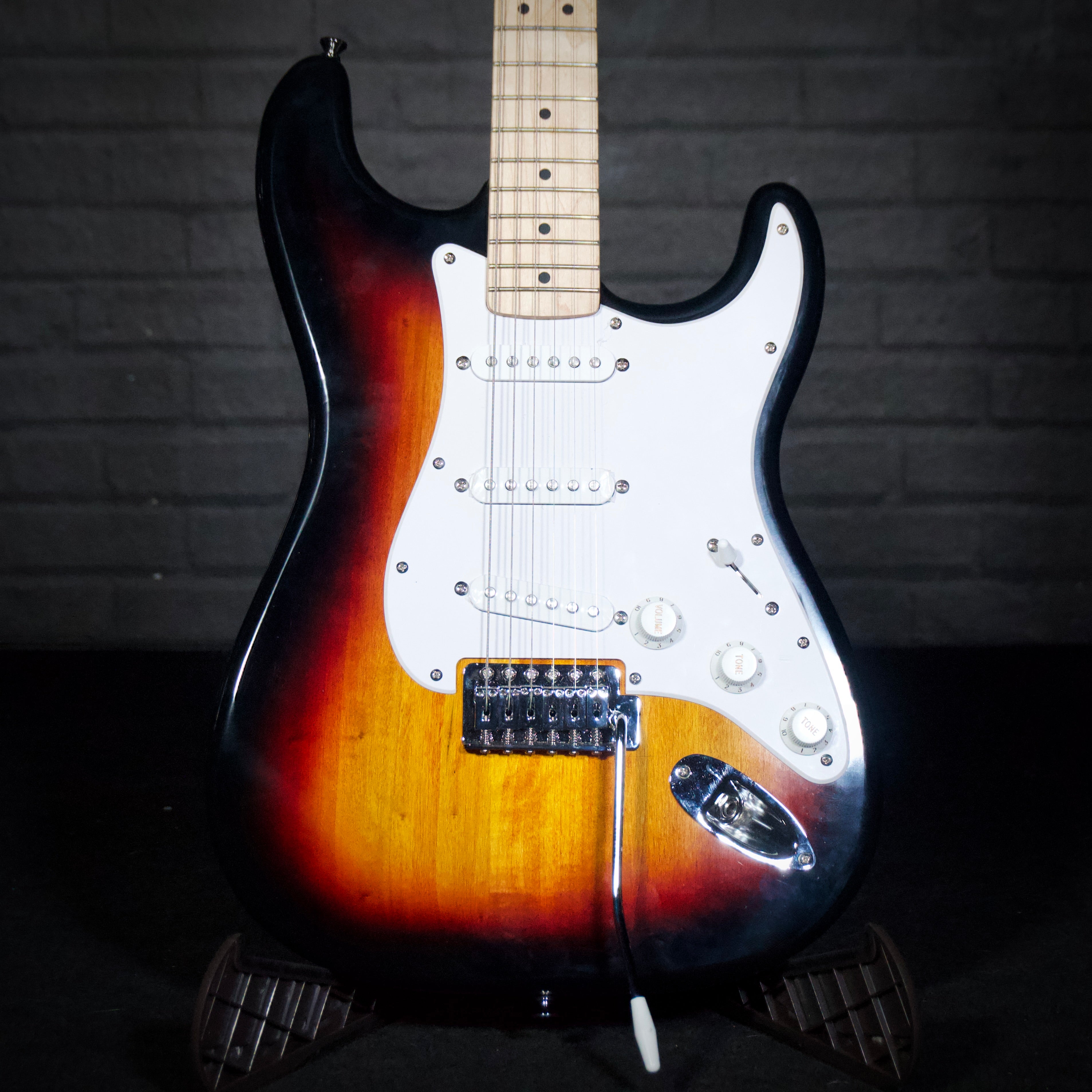 Squier Stratocaster Electric Guitar (Sunburst) w/ Amp [USED]