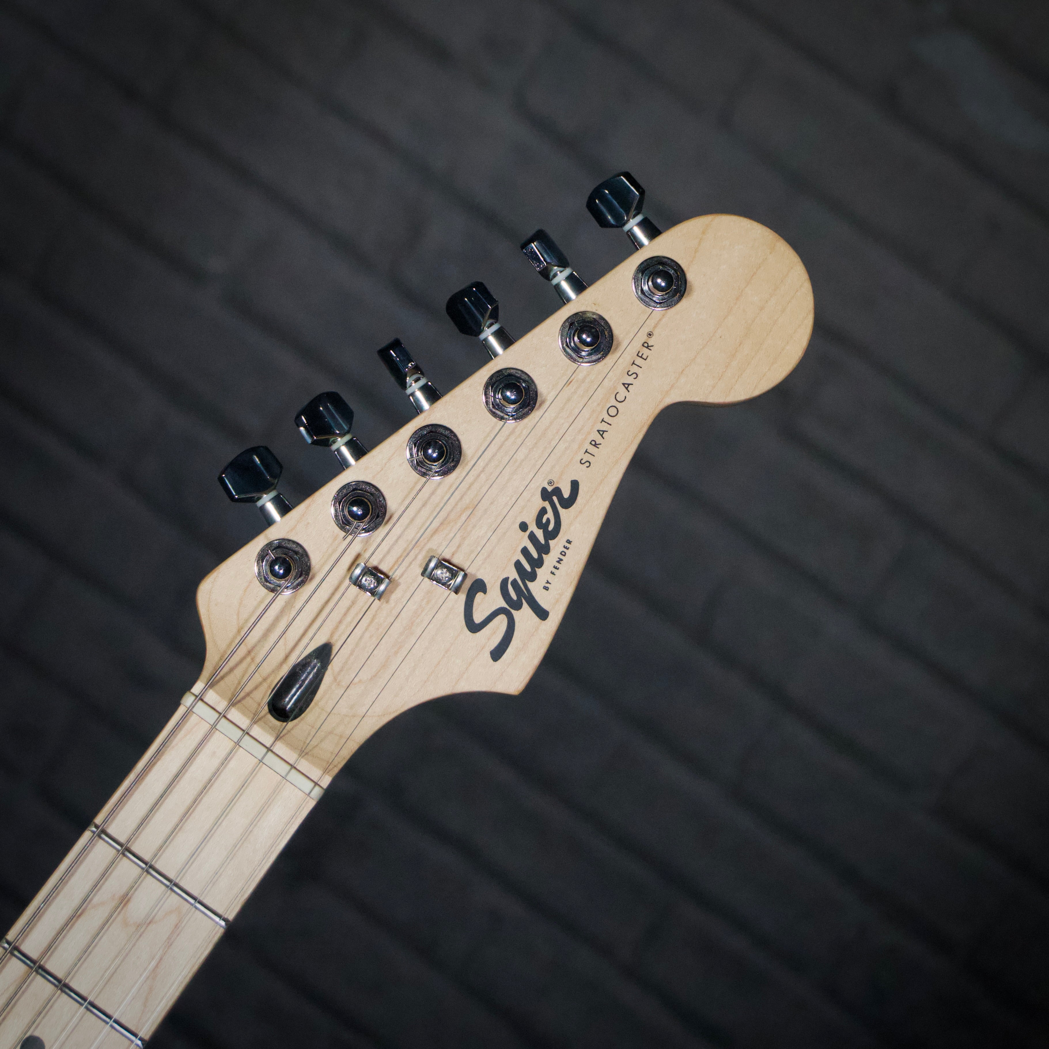 Squier Stratocaster Electric Guitar (Sunburst) w/ Amp [USED]