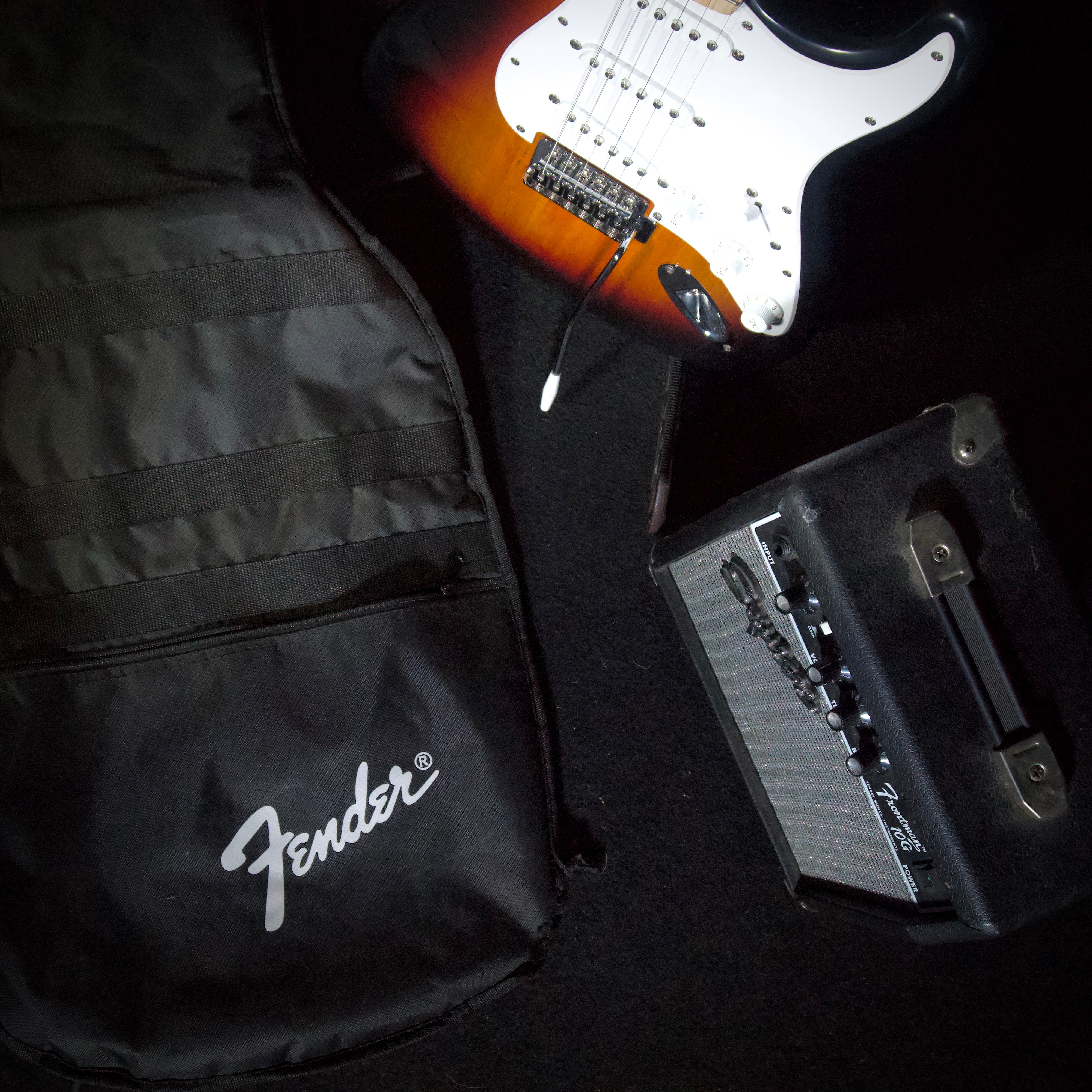 Squier Stratocaster Electric Guitar (Sunburst) w/ Amp [USED]