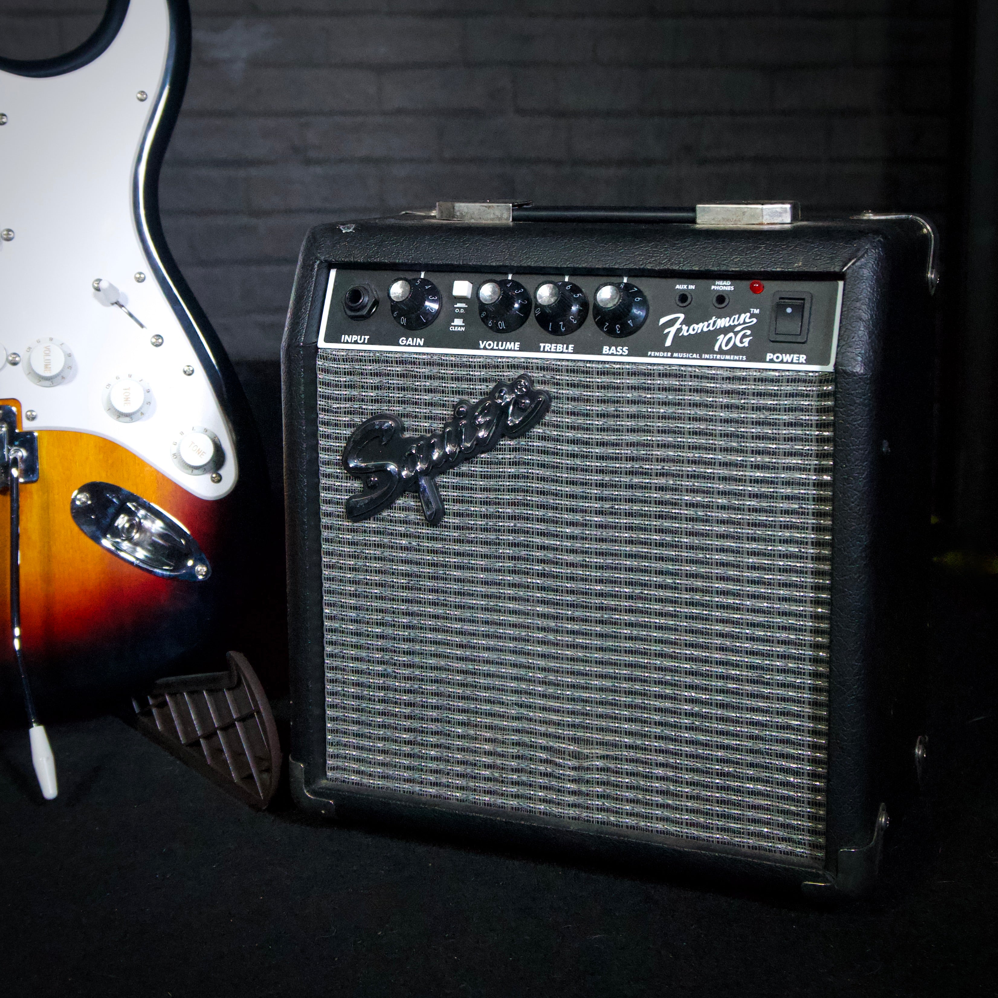 Squier Stratocaster Electric Guitar (Sunburst) w/ Amp [USED]