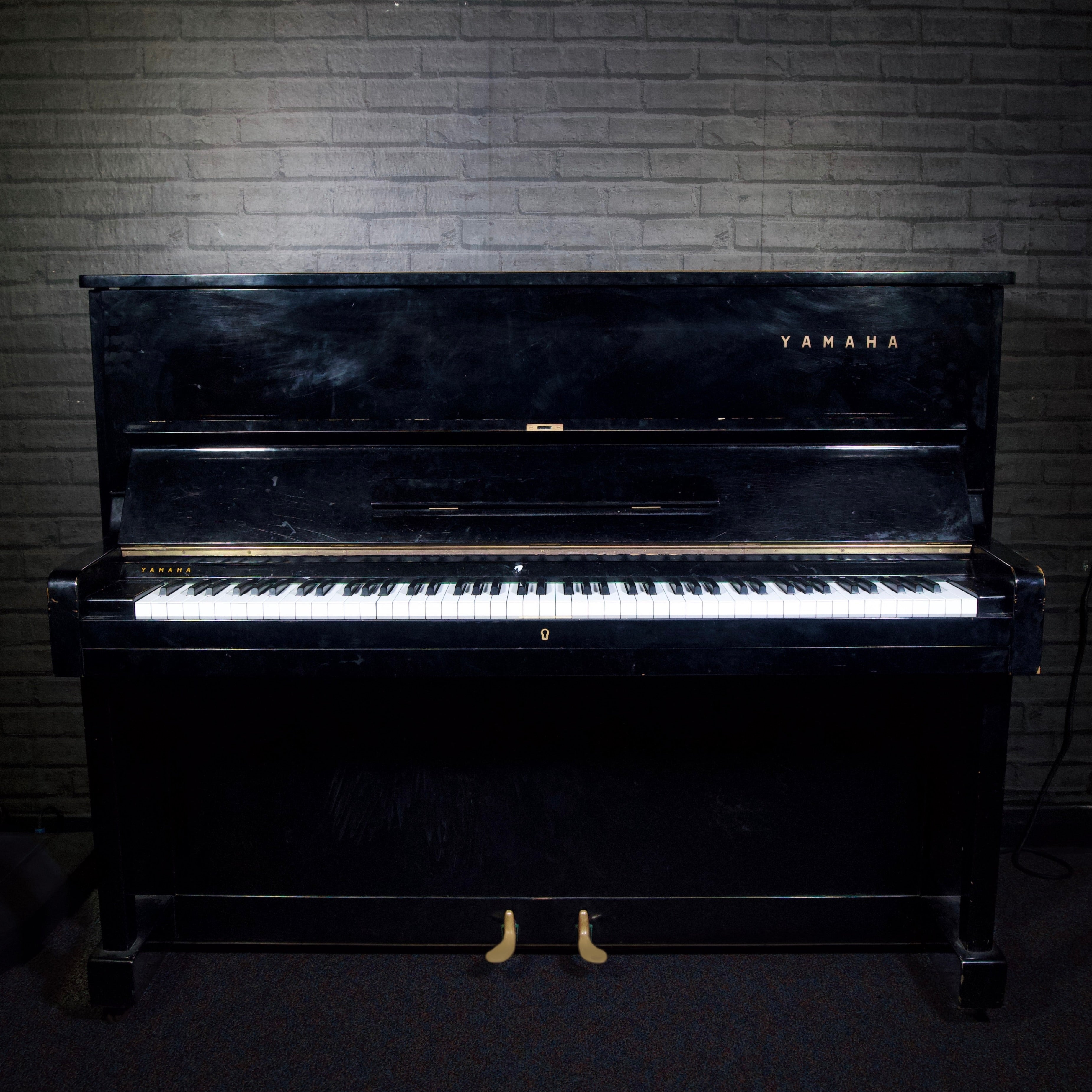 Yamaha U1 Upright Piano (Black) [USED]
