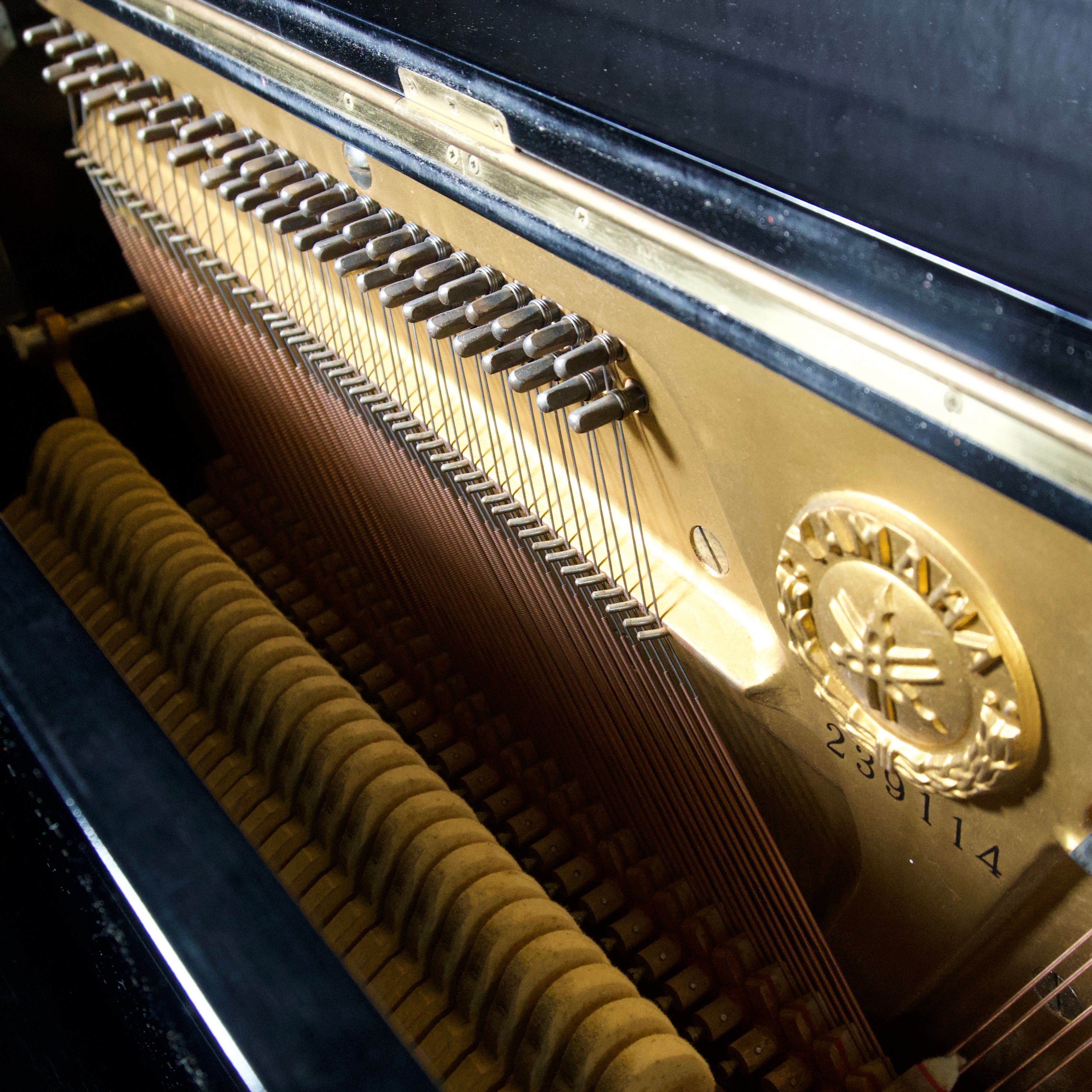 Yamaha U1 Upright Piano (Black) [USED]