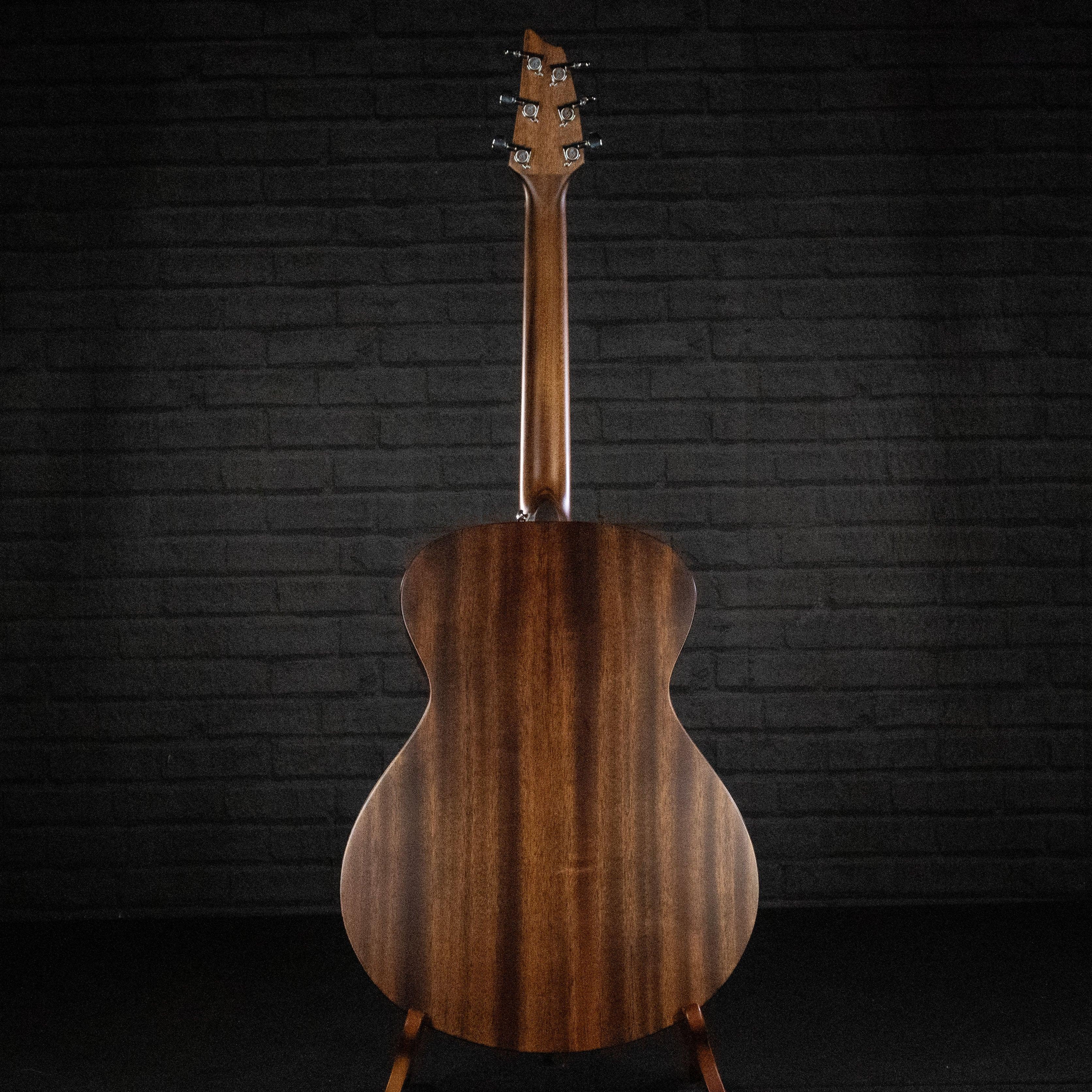 Breedlove Discovery S Concert (Sitka Spruce - African Mahogany) - Impulse Music Co.